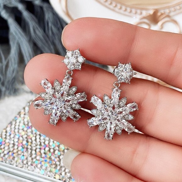 💥925 Silver Plated Fashionable Flower CZ Drop Earrings, MLNN1181